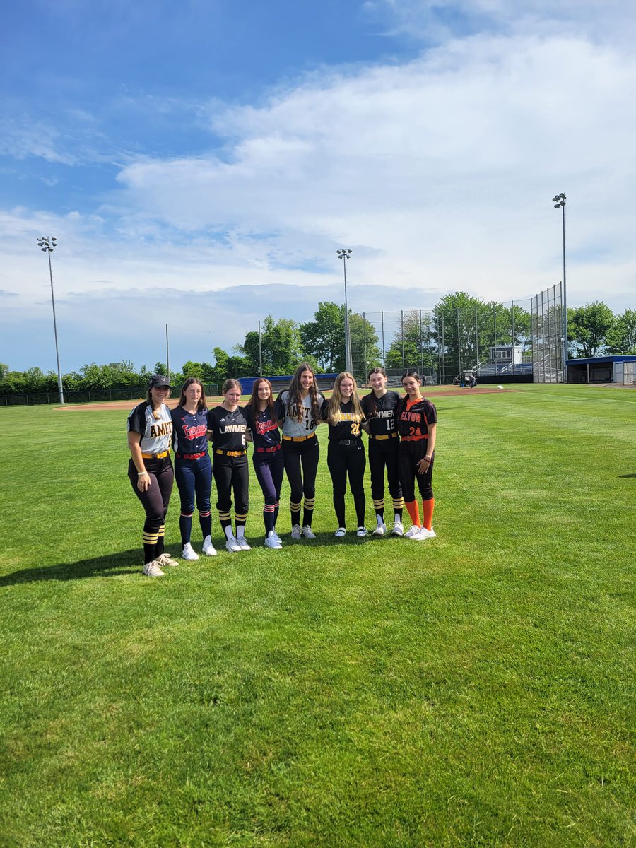I am so honored to have been selected All SCC first team along with these incredible ladies! Congrats to my HS teammates <a href="/C_DellaRocco37/">Chayse DellaRocco</a> &amp; <a href="/SadieB2025/">Sadie Balocca | 2025</a>, as well as my #ufam sisters and everyone else selected.