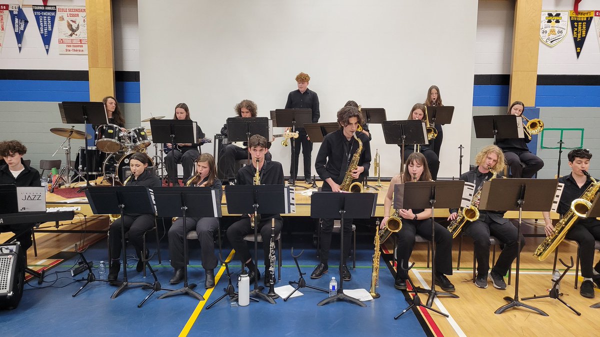 Tellement fier de mon épouse Olivia et l'équipe <a href="/EECSteTherese/">École catholique Sainte-Thérèse</a> pour le grand succès de leur foire bien-être! Un grand merci aux élèves <a href="/ESCEJL/">École secondaire catholique E.J. Lajeunesse</a> pour leur appui avec les activités. La communauté est rassemblée et vivante!