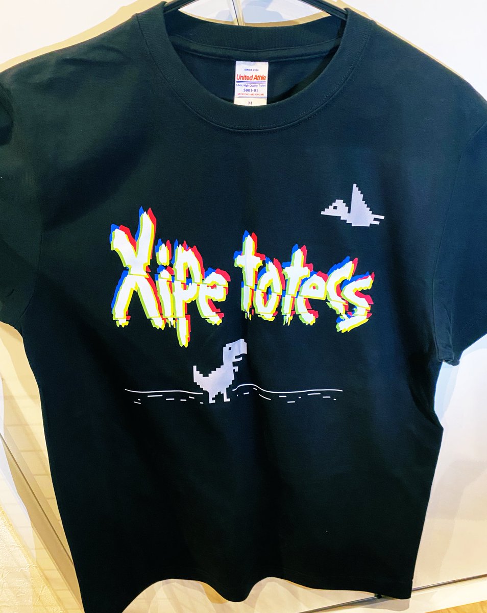 utx_yuki's tweet photo. 【Xipe totecs Tシャツ売るってよ】👕
長らくお待たせ致しました。
遂に、自分達が着てたのに、要望あったのに、ずっと販売していなかったXipe Tを今週末神楽 飯処しぺ🍙にて販売致します!!
数に限りがありますので現場到着後は血眼で飯処へGO!!!!!👩‍🦽👨‍🦽🦖
※黒Tだから米が付いても見つけやすい仕様 https://t.co/KCdDBsCOP6