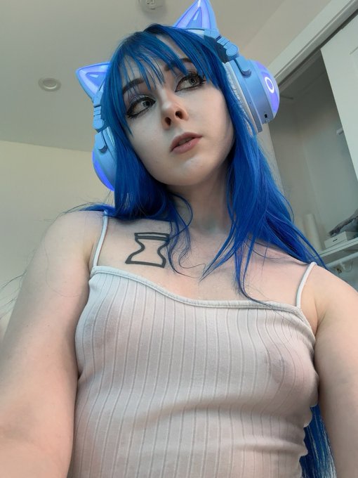 Say hi for a free🍒 pic (serious) 🫡 https://t.co/uuNMzsc1nM