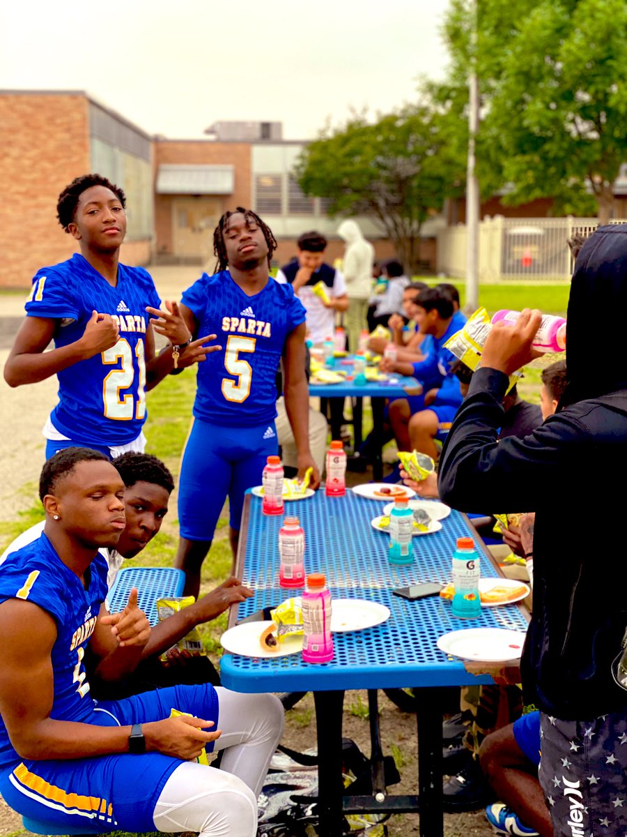 Yesterday, the Spartans were blessed with some food by the Grill Master ‼️ #SpartanStrong #TheGrove 🏈