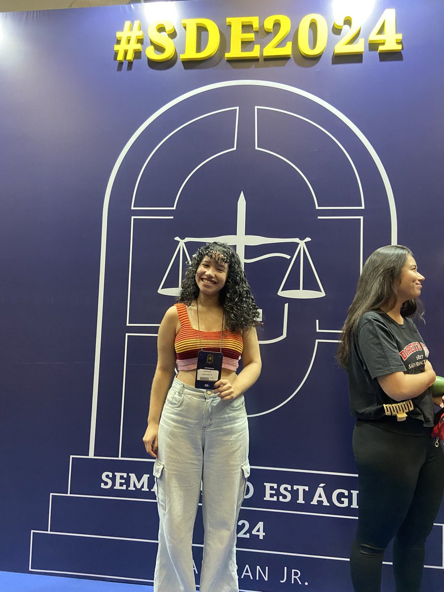 como pode uma feira de estágios ter me feito sorrir igual criança, eu amo a área do direito e eu vou amar eternamente.❤️