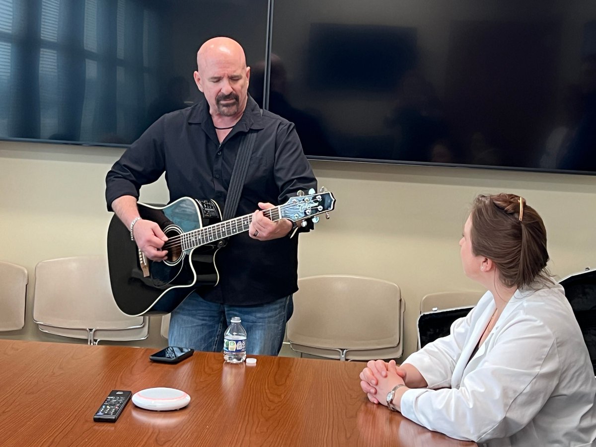 .@WBBMNewsradio has the story of @NorthwesternMed @NM_Movement doctors using multiple treatments to help a Wheaton man fight #Parkinsons disease and continue to play in a rock band. buff.ly/3VemOPe