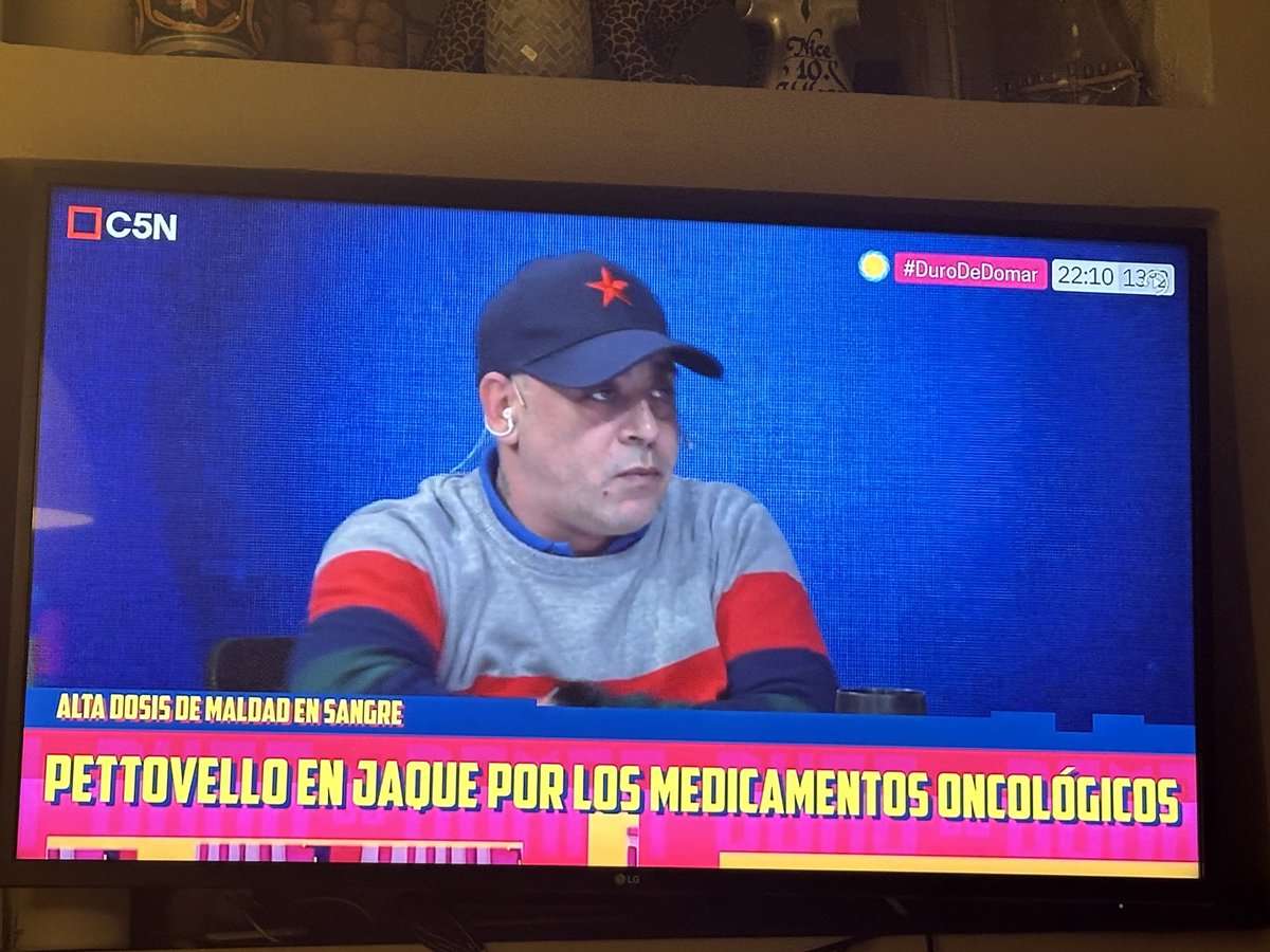 FerMel07's tweet photo. ⁦tengo ganas de llorar! Cómo se puede ser tan mala gente. O te morís xq no te entregan remedios o porq se pudre la comida en los galpones. Cuanta perversidad!!!!!!! Sigan festejando. No da ser tan mala gente https://t.co/y5egrC4cK9
