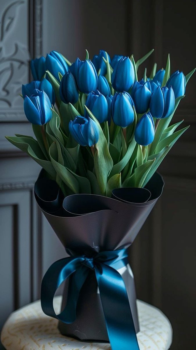 nothingmoment_'s tweet photo. Blue tulips https://t.co/vJkBY2TrEw