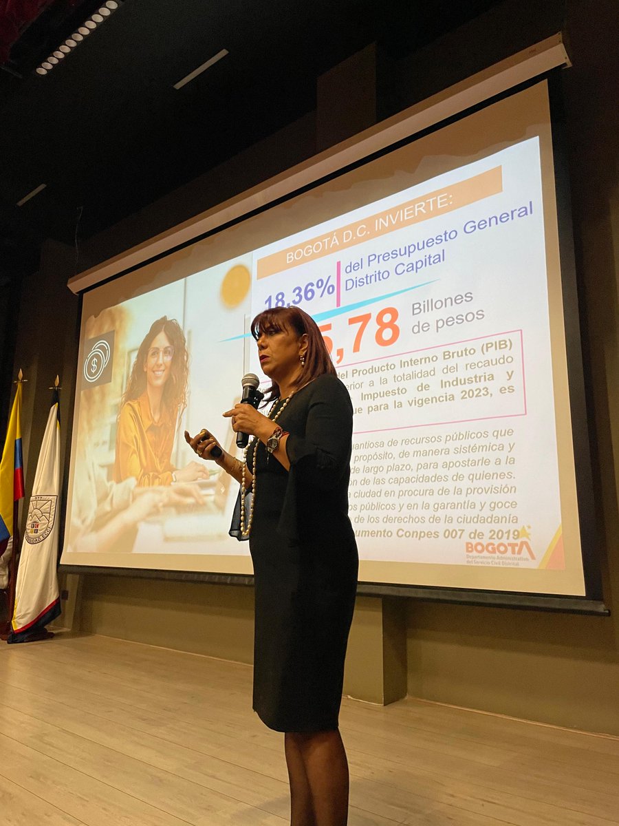 UniversidadECCI's tweet photo. Estamos encantados de presentar nuestro programa profesional de Administración Pública

 Junto a conferencistas expertos,
quienes conversaron de retos y oportunidades de la administración pública en la consolidación del estado Colombiano. 🤓

#AdministraciónPública #Educación https://t.co/npm97SfRpU