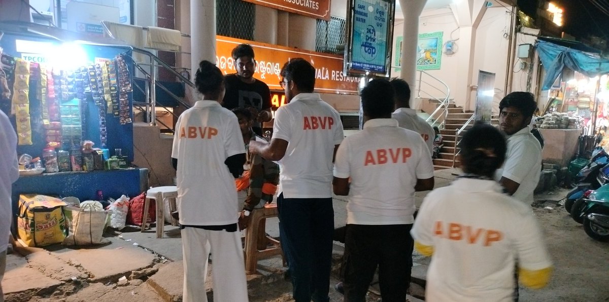 abvppuri's tweet photo. ଶ୍ରୀଜଗନ୍ନାଥ ସଂସ୍କୃତିର ରକ୍ଷା ନିମନ୍ତେ ମତଦାନ କରିବା ପାଇଁ ରଥଖଳା ଆଖପାଖରେ ଜନଜାଗରଣ।
#NationFirstVotingMust #ABVPPuri
#Vote4ViksitOdisha #VoteForNation https://t.co/KX3JmSrKUw