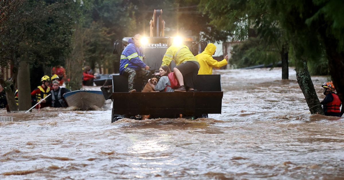 Heavy rains return to southern Brazil, flooding even higher ground in Porto Alegre reut.rs/3wRkBQD