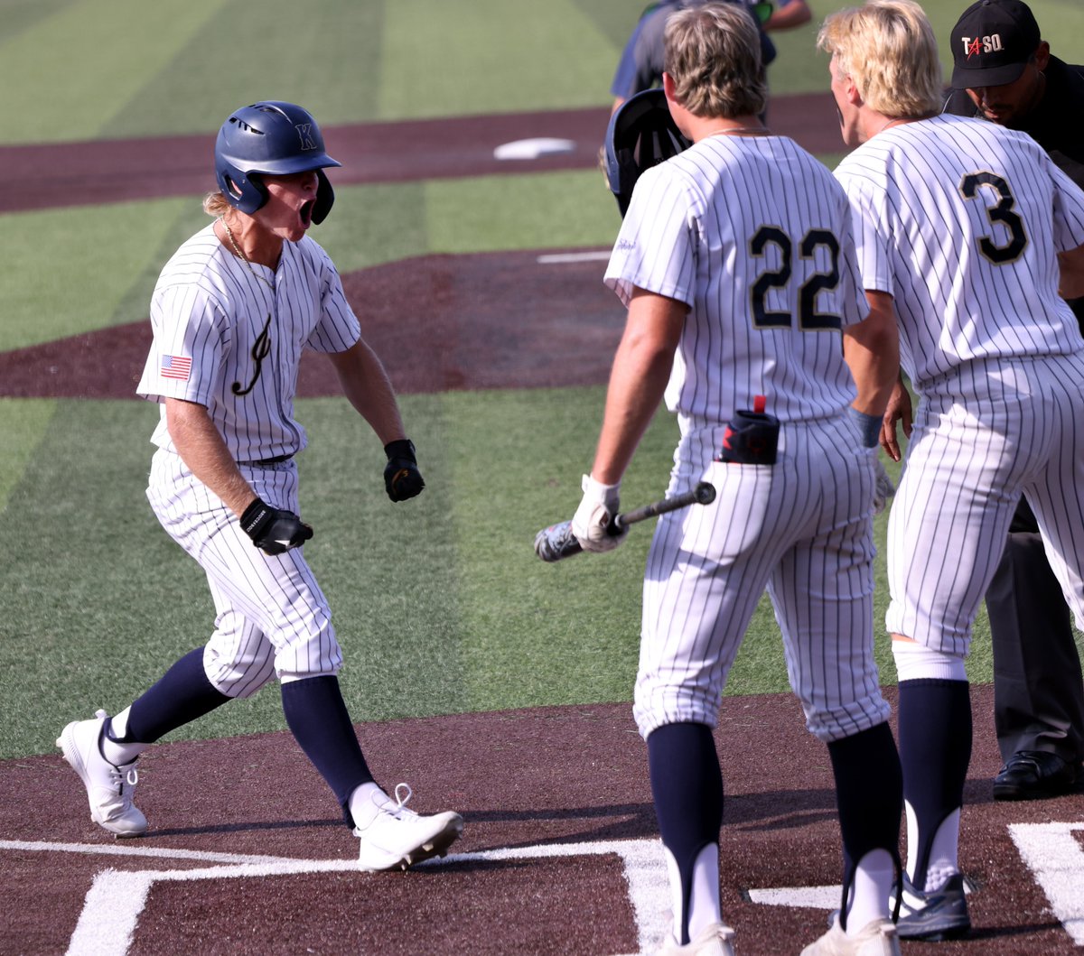 Baseball playoffs: Keller upsets defending state champion, top-ranked Flower Mound Full story: dallasnews.com/high-school-sp…