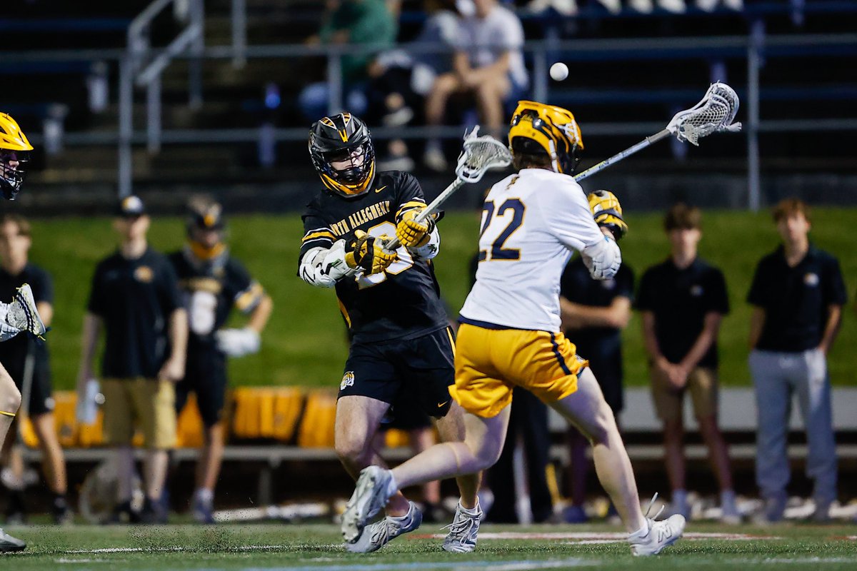 One half down and <a href="/mtlebolax/">Mt. Lebanon Lacrosse</a> leads <a href="/NA_TigersLax/">NA Boys Lacrosse</a> 7-5.