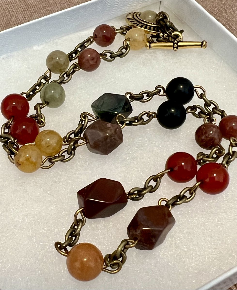 VINTAGE #PolishedGemstones Agates Quartz Gems 18' Necklace #Gold Tone #vintage FREE SHIP 

#agate #jasper #quartz #gems #gemstones #ebayfinds #vintagejewelry #jewelry #rockjewelry #springfashion #naturaljewelry #vintagestyle #summerfashion #ebayfinds

ebay.com/itm/2668274145…