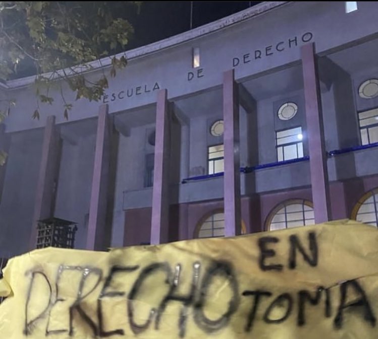 derecho en toma. decisión respaldada por 170 estudiantes de un universo de +3500 personas. hasta cuando dejamos que unos pocos decidan por la mayoría? urge ir a votar mañana para que se deponga inmediatamente este acto antidemocratico