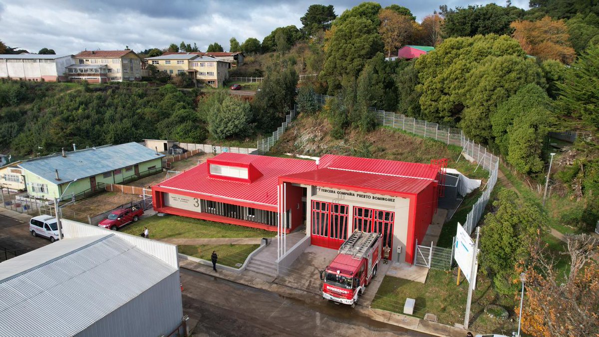Temucodiario's tweet photo. Gobernador Regional entrega nuevo cuartel a Bomberos de Puerto Domínguez  #gorearaucania #saavedra #bomberos #gobernadorregional #chile #laaraucania #araucania

https://t.co/xhlE2LBsHm https://t.co/HfQxHLbvRg
