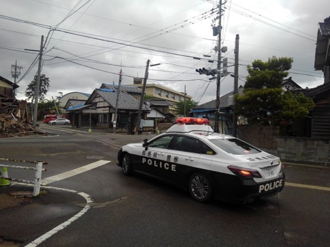 珠洲市内など被災地各地においては、特別自動車警ら隊によるパトロールや防犯カメラの活用により、安全・安心の確保のための活動を続けています。 ＃令和６年能登半島地震 ＃警察 ＃群馬県警察 ＃パトロール