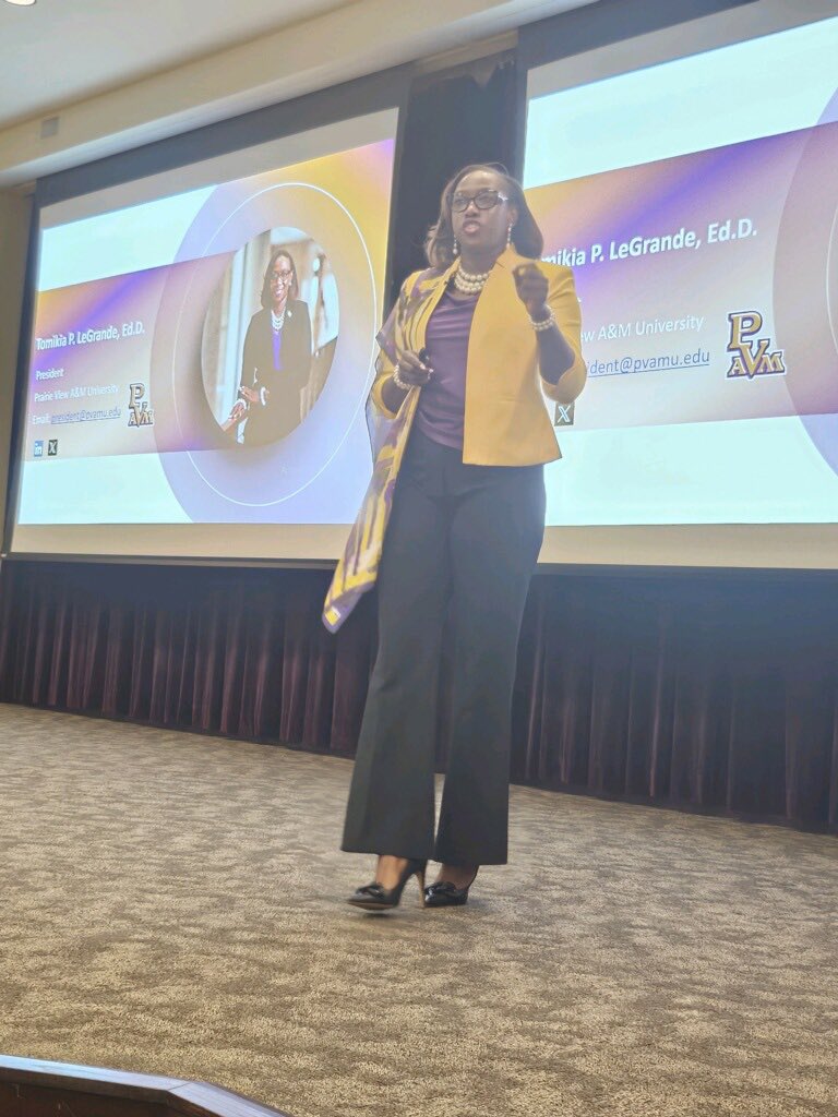 Spent yesterday dialoguing with student affairs professionals about the critical and increasingly complex role they play in student success. UHS pros yesterday morning; TAMUS pros on our beautiful campus in the afternoon. 

#StudentSuccess
#PVAMU
