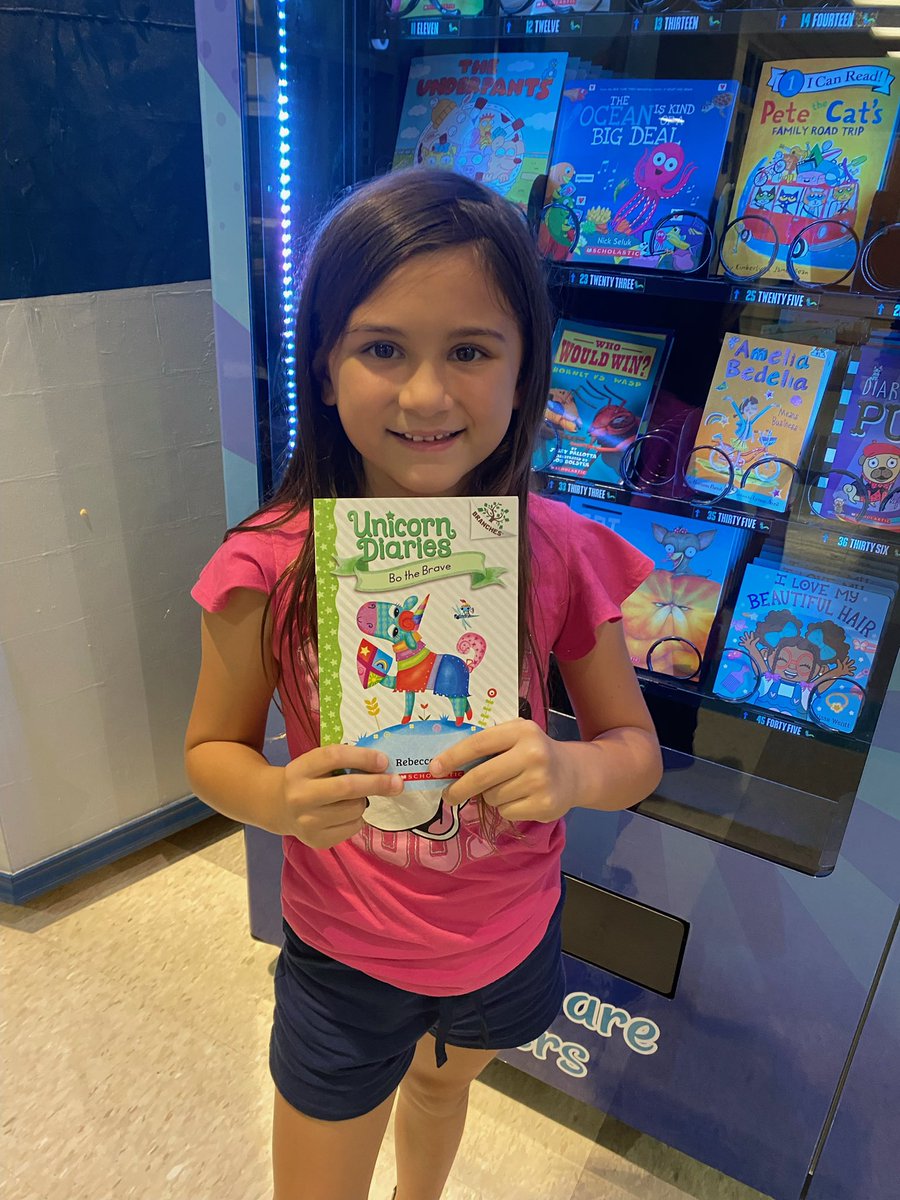 Our new book vending machine was a huge hit this year. Here’s more Mariners who earned their books in one of three ways: by completing @zoobeanreads challenges, by passing IReady lessons, or by redeeming 100 Mariner bucks for a token! #readersareleaders  #ocpsreads #WeAreAvalon