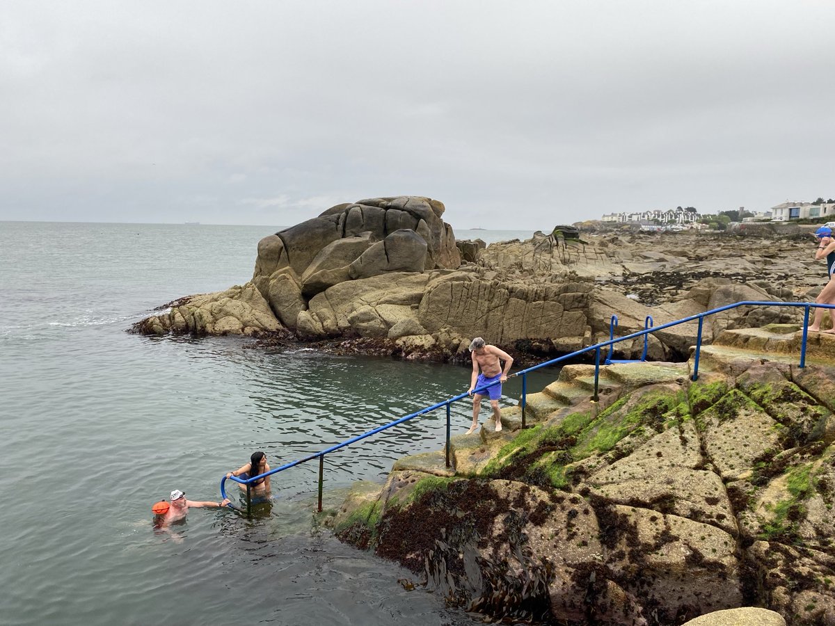 7am 24th May 2024 #Fortyfoot💙 Full house for a slippy rainy swim this morning 💦🏊🏻‍♂️🏊🏻‍♀️ Friday #Reset 🙌