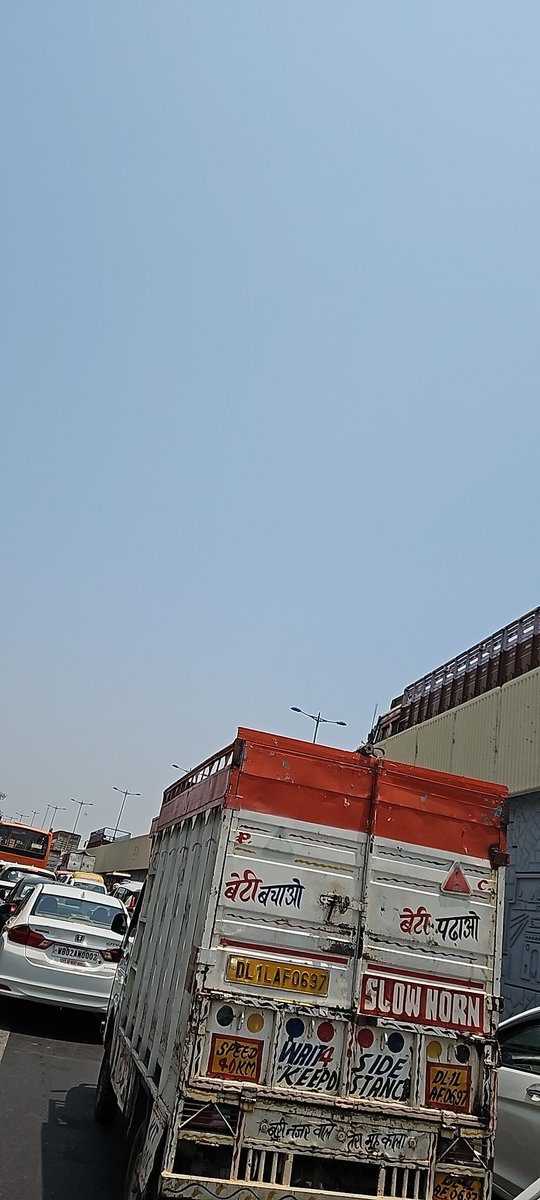 sanjeevgogia's tweet photo. Total gridlock at Azadpur Flyover and azadpur red light. @dtptraffic @DcpNorthDelhi @LtGovDelhi @ArvindKejriwal @kgahlot 
This is same story for last 1 month from 11AM to 2PM. 
@ANI @ndtv @republic @NBTDilli @aajtak @AamAadmiParty @DelhiPolice @TimesNow @TOIIndiaNews @htTweets https://t.co/OvJvlavdhF