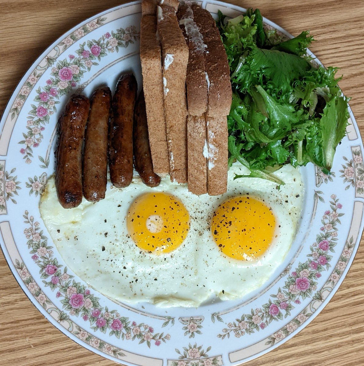 recipesallkinds's tweet photo. Two Eggs - Sunny-Side Up, Sausage, Mixed Greens &amp; Wheat Toast 

#allkindsofrecipes #testkitchen #twoeggssunnysideup #twoeggs #friedeggs #sunnysideup #sunnysideupeggs #sausage #eggsandsausage #eggssausageandtoast #toast #wheattoast #mixedgreens #breakfast https://t.co/F41FAipDES