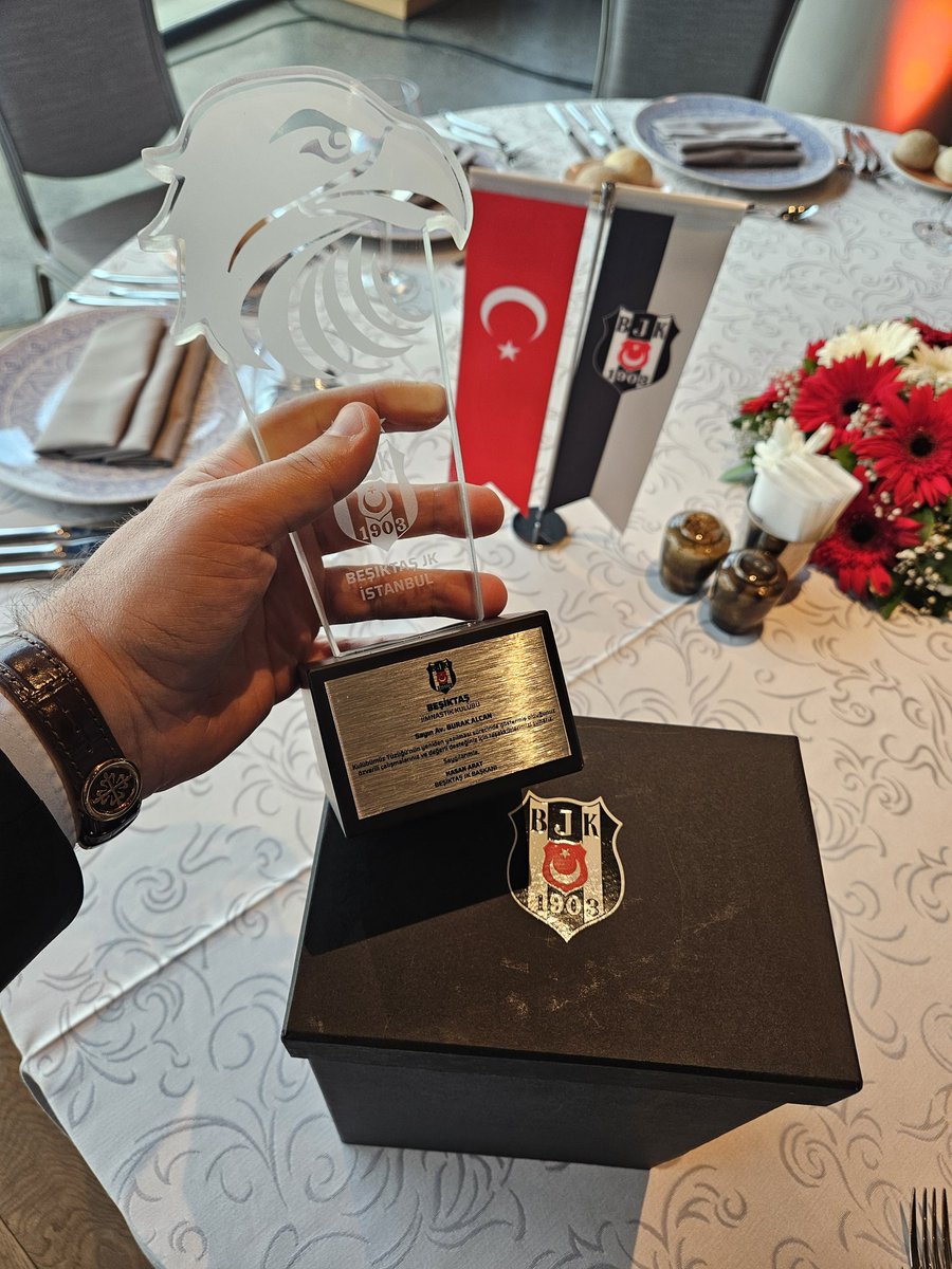 BurakAlcann's tweet photo. Hukukçu kimliğimle yaşadiğim en anlamlı ödüllendirmeydi...@besiktas 🦅 https://t.co/CstDF5Ae6V