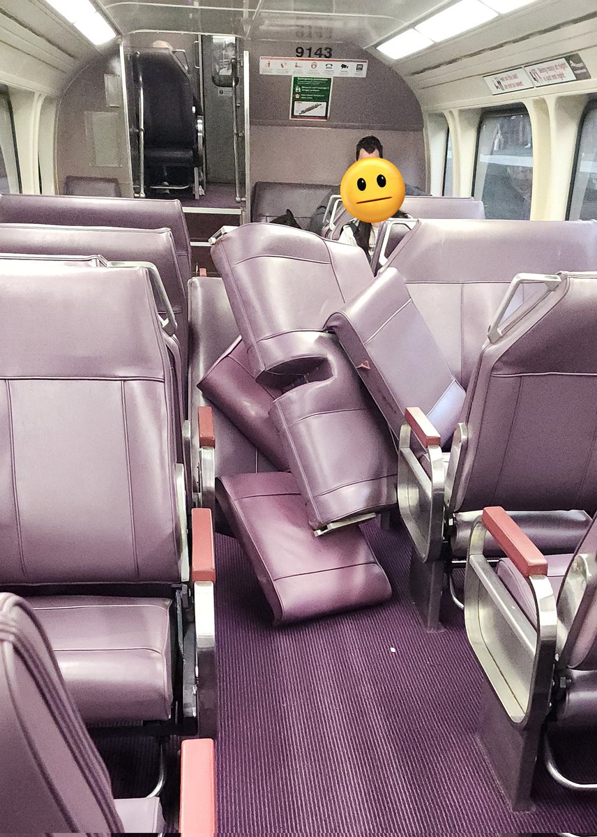 Plenty of free seats on the Parramatta express train to central today. @johaylen @TrainsInfo @TransportforNSW