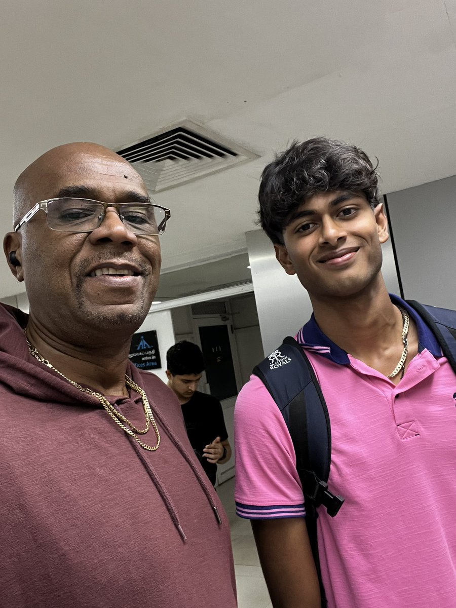 Met this 18 year old @rajasthanroyals leg spinning net bowler yesterday as we travelled to Chennai. I am 6ft 6 1/2inchs tall. And he has me covered so he is at least 6ft 6 inches tall. His name is Yash & he is from Bengaluru.