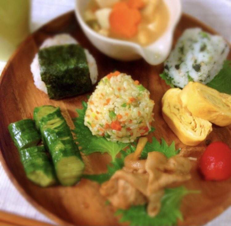 時間がある日の朝ご飯プレート♡
ほとんど朝はフルーツとヨーグルトかプロテインやバナナ🍌と簡単に食べれるのが多い笑ご飯が食べたい気分の時は納豆かけご飯か卵かけご飯が好きだからプレートはレアキャラな頻度笑
#朝ごはんプレート
#おうちごはん
#できれば丁寧な暮らしがしたい
#おにぎりすき