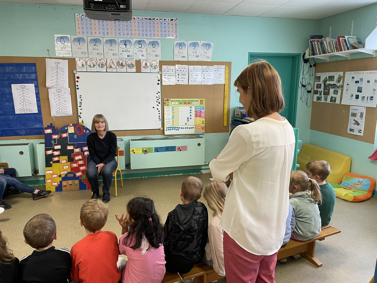 YannPoirson's tweet photo. #PLJ70 préparation et présentation de la première rencontre entre une autrice-illustratrice Anne Lefebvre et une classe de la maternelle de Marnay
@canope_70 @DSDEN70 @Toftaky https://t.co/aTeKiqN0La