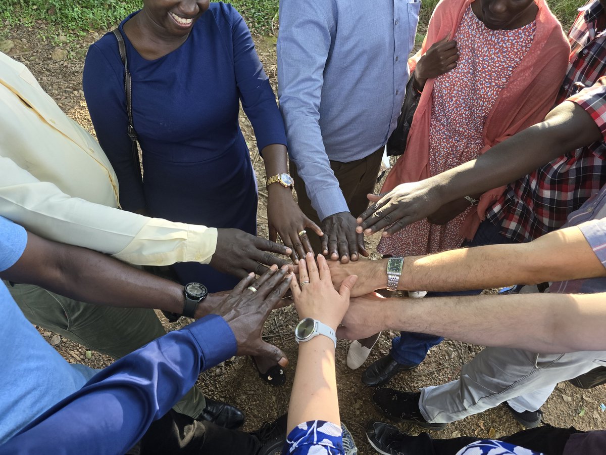 Edinburgh Infectious Diseases (@edin_eid) on Twitter photo The <a href="/FlemingFund/">The Fleming Fund</a> orientation workshop connected alumni fellows with newly appointed fellows from #Uganda, fostering current and future collaborations. We wrapped up the day in a more relaxed atmosphere at the Botanical Garden in Entebbe.
#OneHealth #AMR #Networking The <a href="/FlemingFund/">The Fleming Fund</a> orientation workshop connected alumni fellows with newly appointed fellows from #Uganda, fostering current and future collaborations. We wrapped up the day in a more relaxed atmosphere at the Botanical Garden in Entebbe.
#OneHealth #AMR #Networking