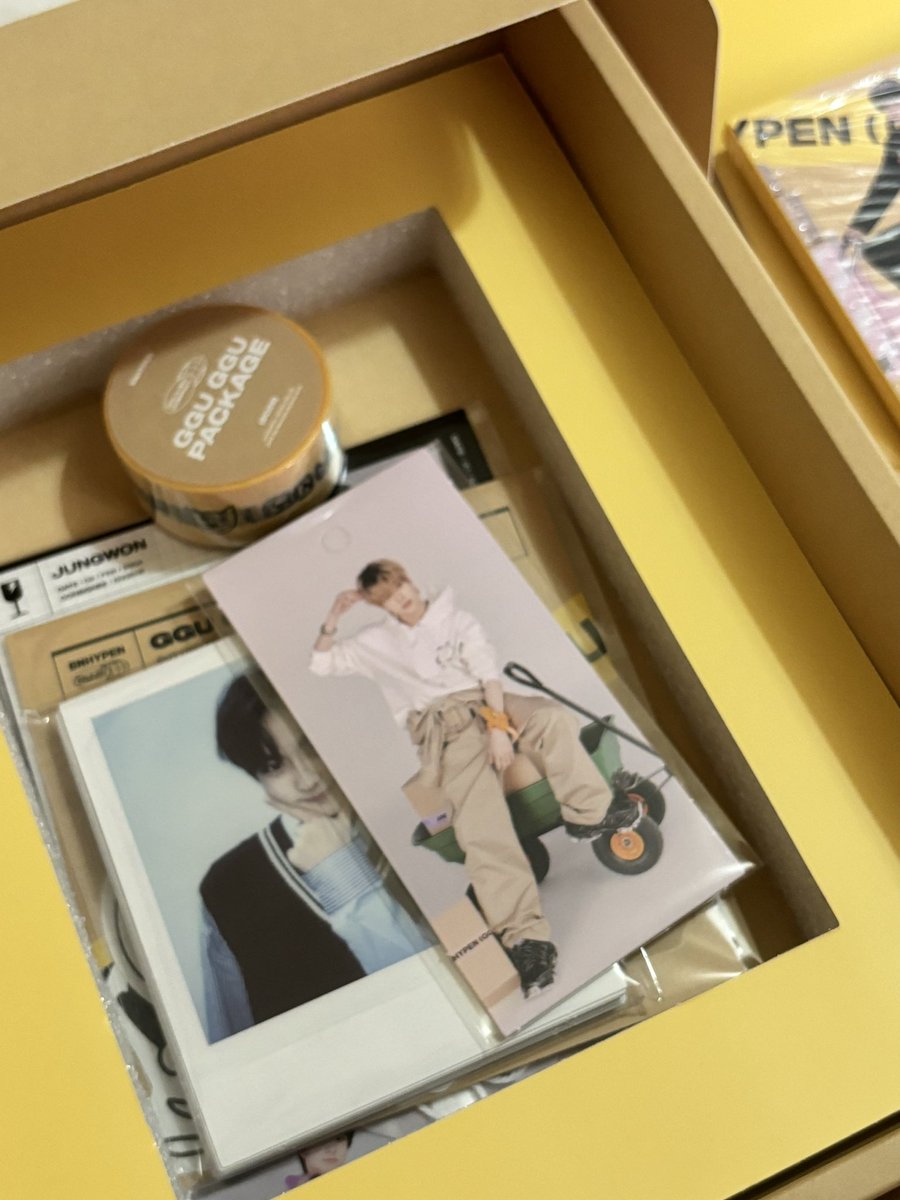 sonnywoncart's tweet photo. wts lfb help rt

unsealed enhypen gguggu package 
- ₱500
- complete inclu except rpc
- onhand

dm to claim 

# enha ggu ggu package jake bookmark ph https://t.co/YGepSJqBbU