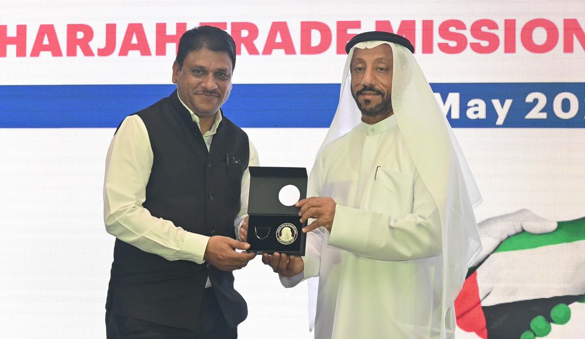 Shreekant Patil Highlights Government Schemes for Export Growth at UAE-India Conference, Recognized by Sharjah Chamber of Commerce for His Contributions Read news: supplychainreport.org/shreekant-pati… #BoostIndianExportsNews #ExportGrowth #UAEIndiaConferenceNews #TradeInnovation