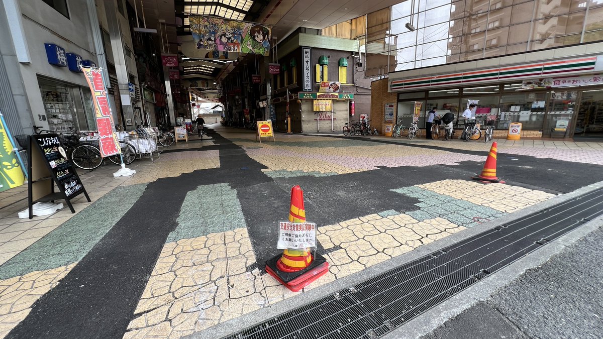 商店街で雨天時のスリップ対策を実証の記録写真（X掲載 2/2）