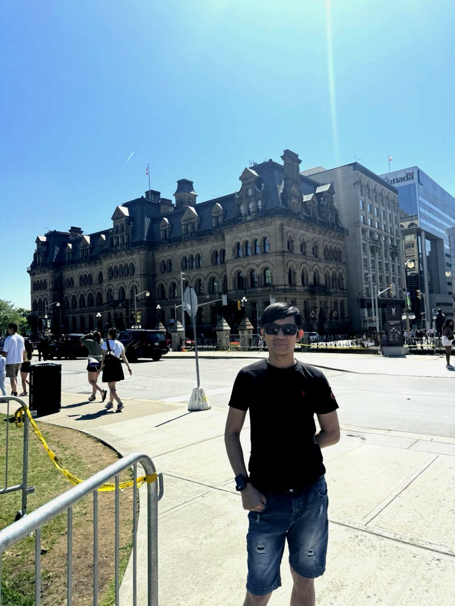 DonStephenGB's tweet photo. Parliament Buildings in Ottawa 🇨🇦🇨🇦🇨🇦 https://t.co/kIqdJXVT1X