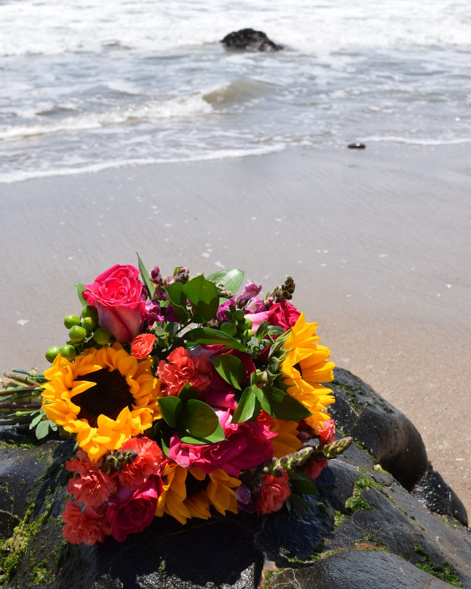 Summer faves are back! Explore the blooms and colors of the season : bouqs.com/flowers/summer ☀️🌴🌷