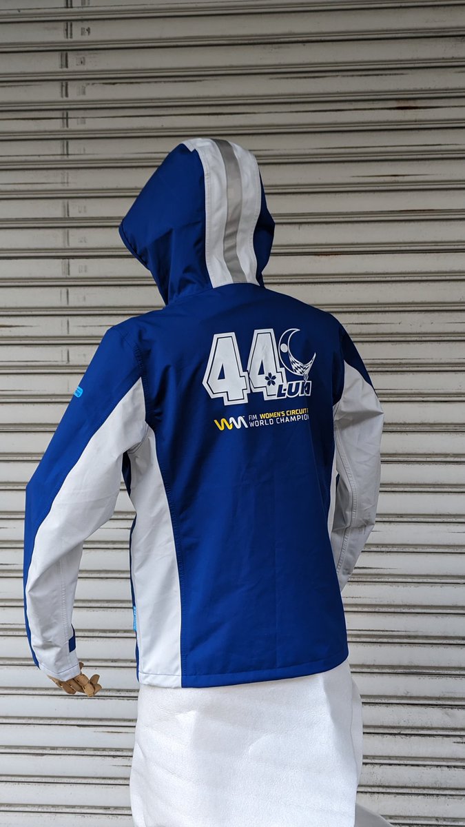 ei_tex's tweet photo. 【Ei:TEXパフォーマンスジャケットLUNAモデルが完成】
#worldwcr に参戦する　#平野ルナ 選手の為に作成したスペシャルジャケットの最終サンプルが完成しました!
弊社が誇る超撥水技術と夜間のメカニック作業や闇夜での活動をサポートするLEDシステムを盛り込んだ全く新しい新発想のアウターです。 https://t.co/NClvMQPENA