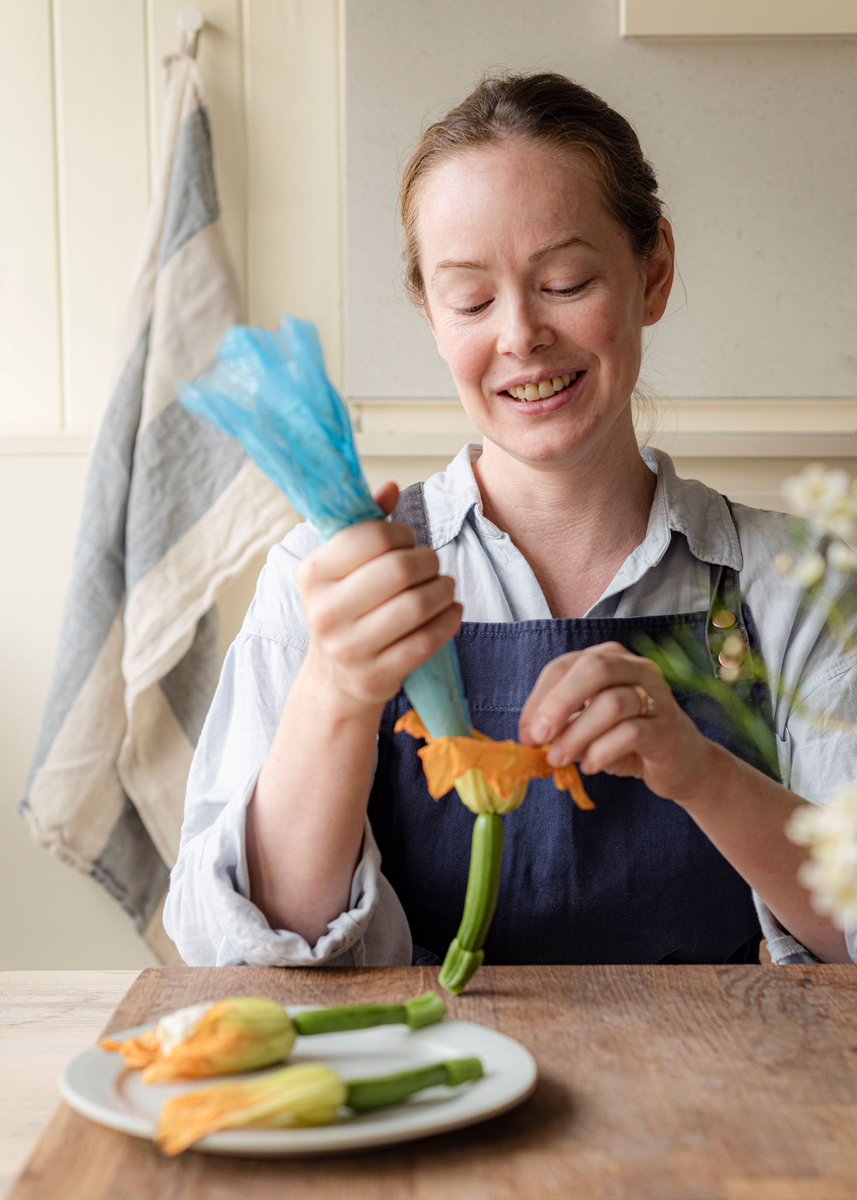 The Little Chartroom tweet media