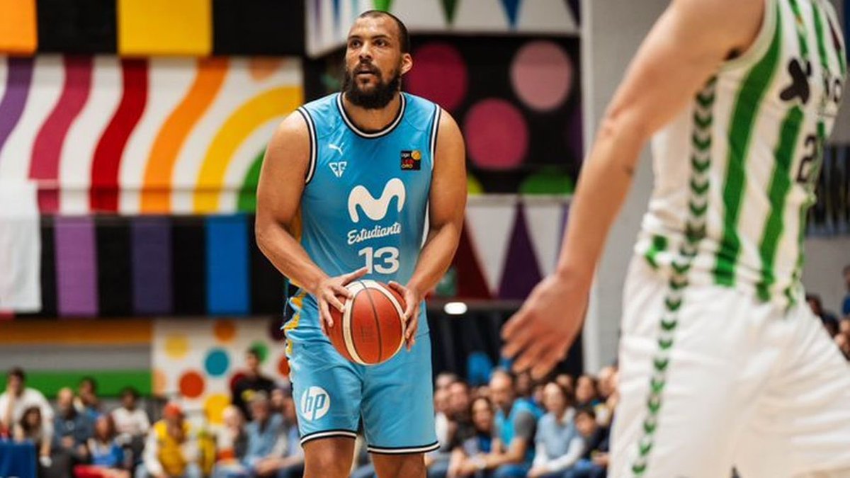 TodoGolesRadio's tweet photo. #PlayoffLebOro🏀 Hoy se disputa el tercer encuentro de los 1/4 de final entre el @RealBetisBasket, del director deportivo grancanario Armando Guerrero, y el @MovistarEstu (19h, Pabellón de San Pablo). ¡Mucha suerte!
La serie marcha (2-0) para los madrileños https://t.co/8rRa7rL5nL