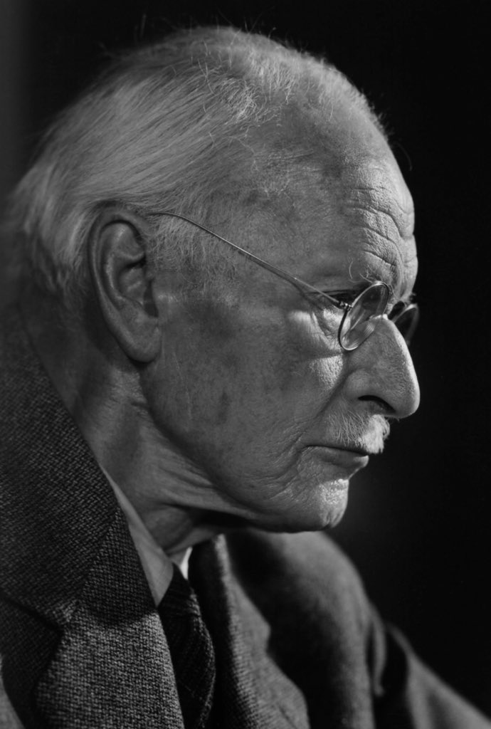 Carl Gustav Jung’un “Black Books” 7 ciltlik kitabı bu cümlele başlıyormuş ama bu kitabın hala türkçesi yok maalesef… “Ruhum neredesin? Beni duyuyor musun? Konuşan benim, sana sesleniyorum. Orada mısın? Geri geldim, yeniden buradayım. O kadar yıl gezip dolaştıktan sonra yeniden