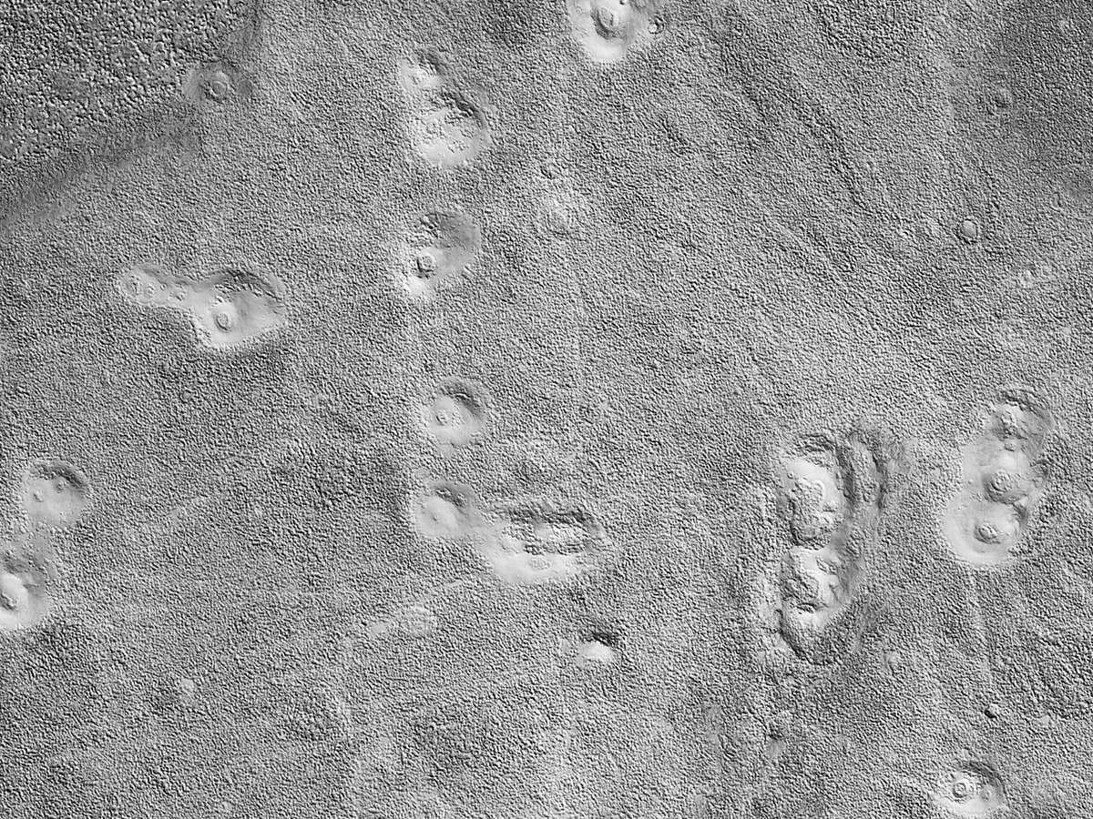 HiRISEPersian's tweet photo. عکس روز: ۲۰۲۴/۵/۲۴
شکل های زمین در «یوتوپیا پلانیتیا» (Utopia Planitia)

شناسه: ESP_049224_2130
تاريخ: ۲۰۱۷/۱/۲۶
ارتفاع: 291 کیلومتر

ناسا - دانشگاه آریزونا
https://t.co/T8JGJBx66D
#فارسی #مریخ #ناسا https://t.co/TePJQycEmW