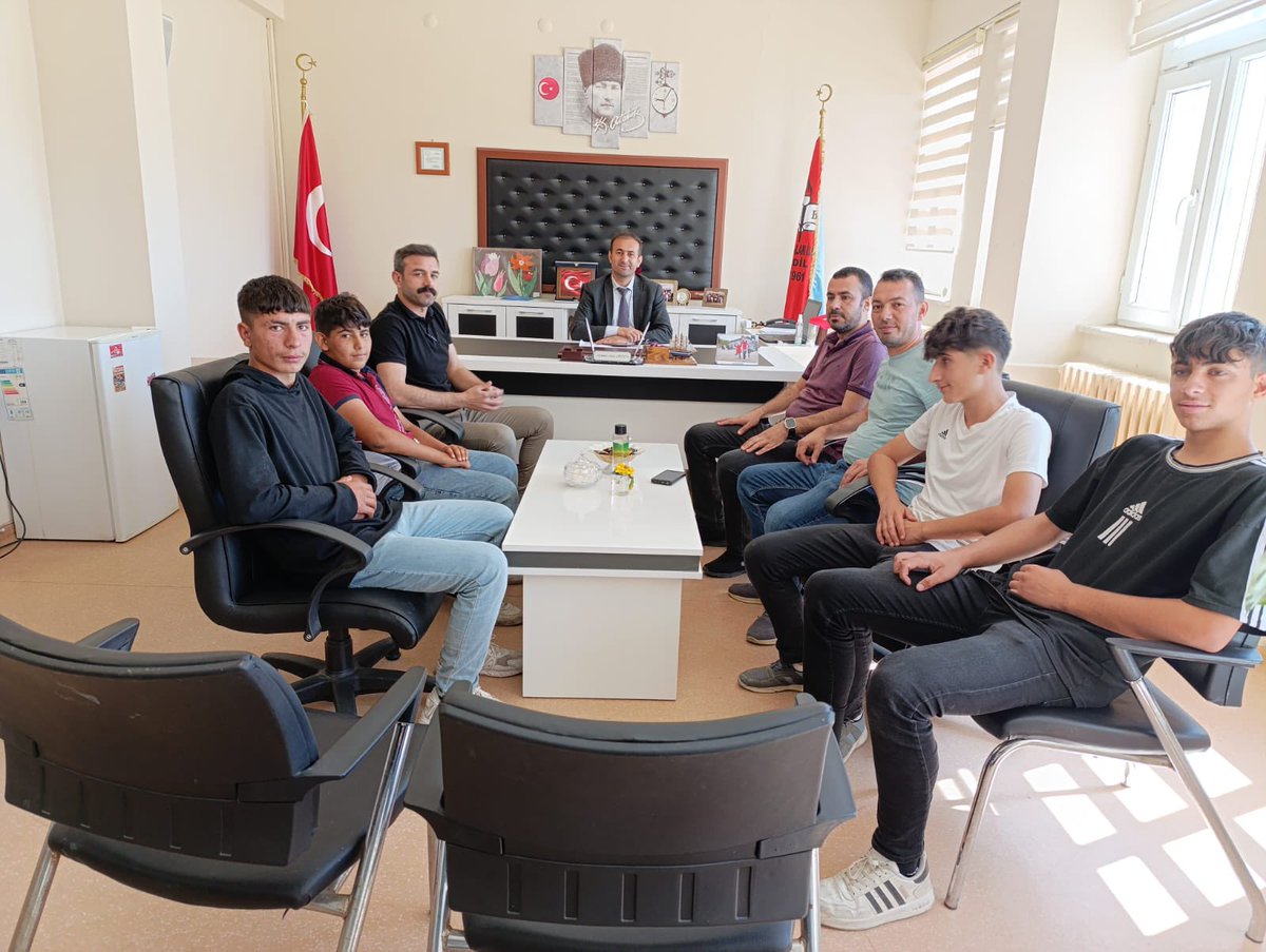 idilmtal's tweet photo. ‘’Ben Her Yerde Varım’’ projesi kapsamında Veysel Karani Ortaokulu’ndaydık. Emeği geçen Mobilya ve İç Mekan Tasarımı alanı öğretmenlerimize ve öğrencilerimize teşekkür ederiz. @sirnakmem73 @idilKymkmlk @idil_ilcemem @izzetaydin01 @byigit78 @SagmanR https://t.co/XFw7va3JJ5