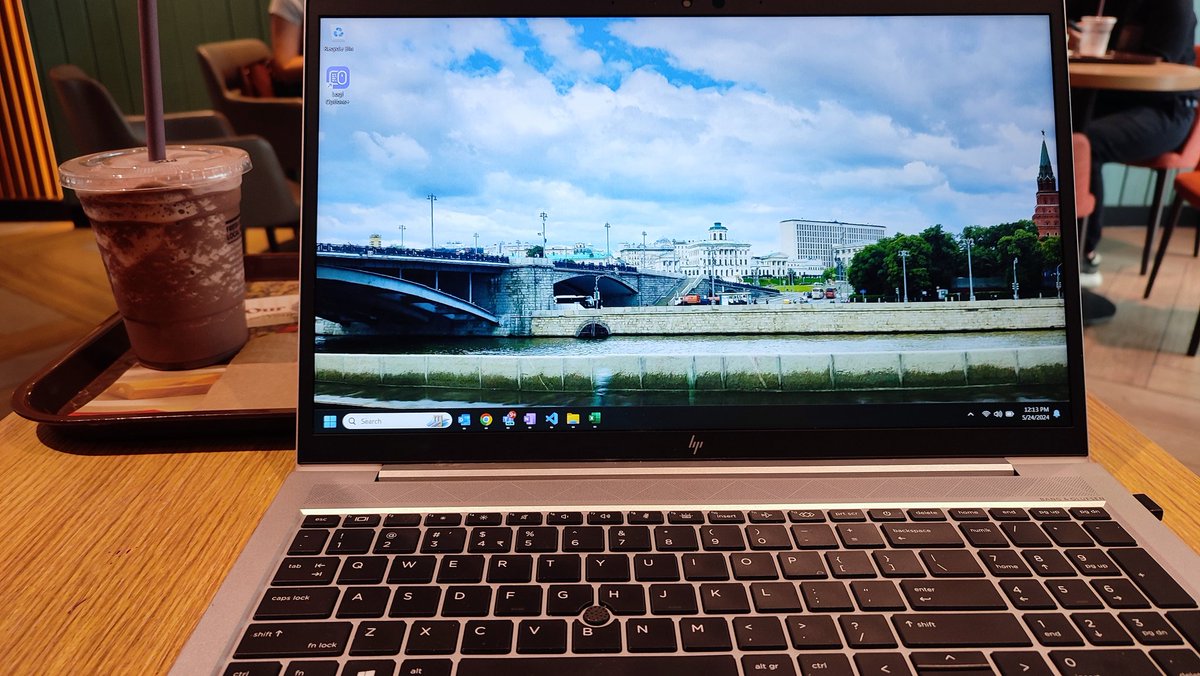 goodvibes_mode's tweet photo. Do people actually get any work done when they work from coffee shops ???🤔
I am sitting here crowd watching without working 😁
#workfromcoffeeshop #digitalnomad #allworkandnoplay #workworkwork
#coffee https://t.co/sbQ7yH1ePx