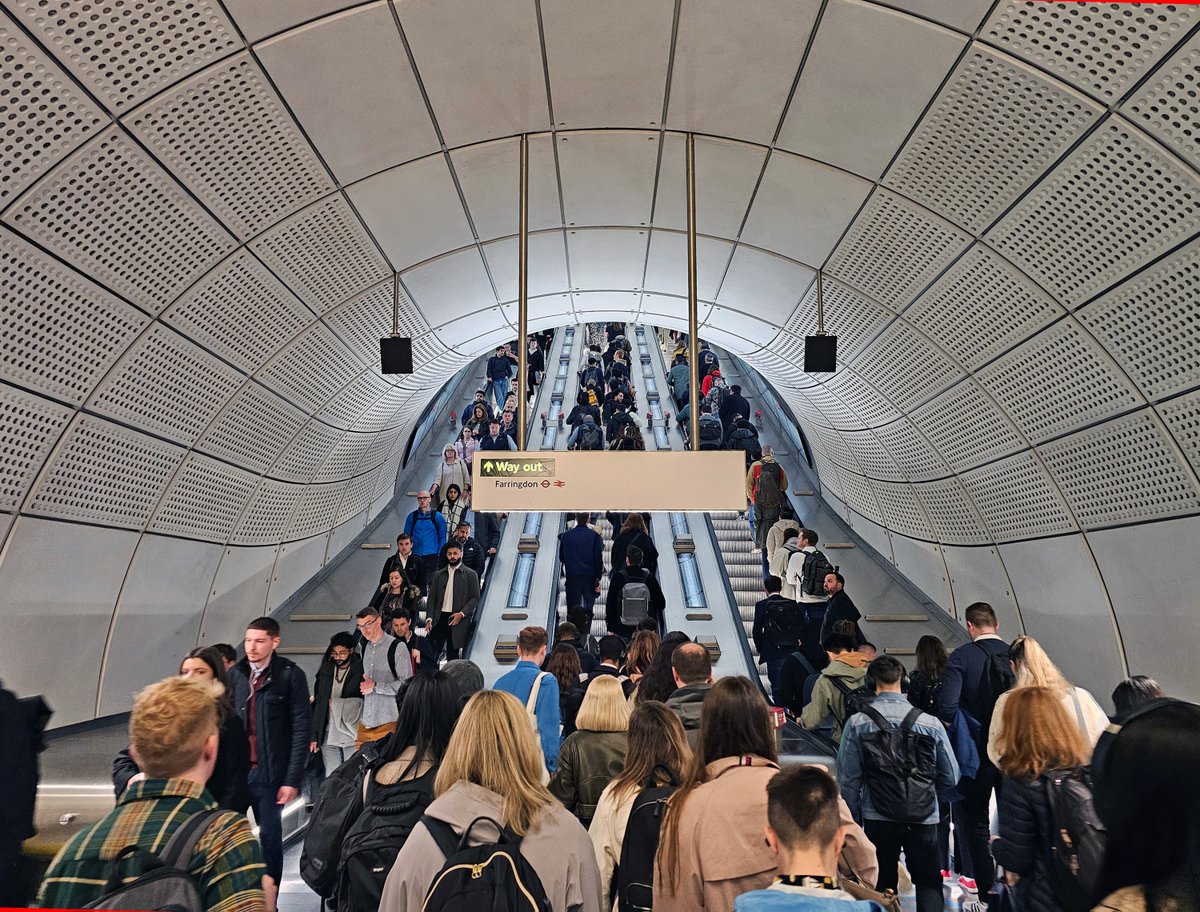ianvisits's tweet photo. The Elizabeth line opened to passengers 2 years ago today.
How it started - how it ended https://t.co/XpMJpd9PbB