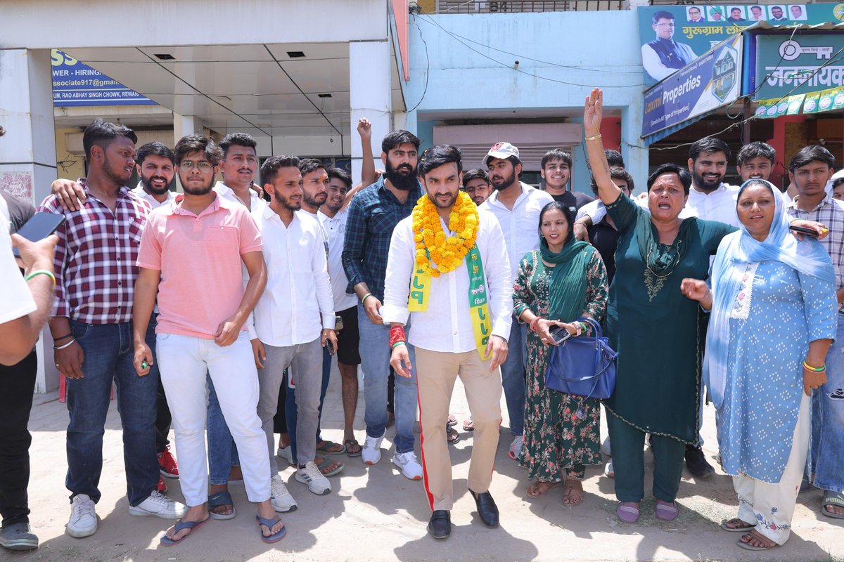 ज़ुल्म देख जो खून न खौले खून नहीं वो पानी है
जो देश के काम न आए वो बेकार जवानी है

लोगों की लाचारी देख खून खौलता है| बस सेवा के उद्देश्य से राजनीति में आया हूँ|

<a href="/JJPofficial/">Jannayak Janta Party (JJP)</a> #MainBhiFazilpuria 🔰📷 #LokSabhaElections2024📷 #JJPinGurugram #FazilPuria #yuvasoch #yuvajosh #yuvaMP