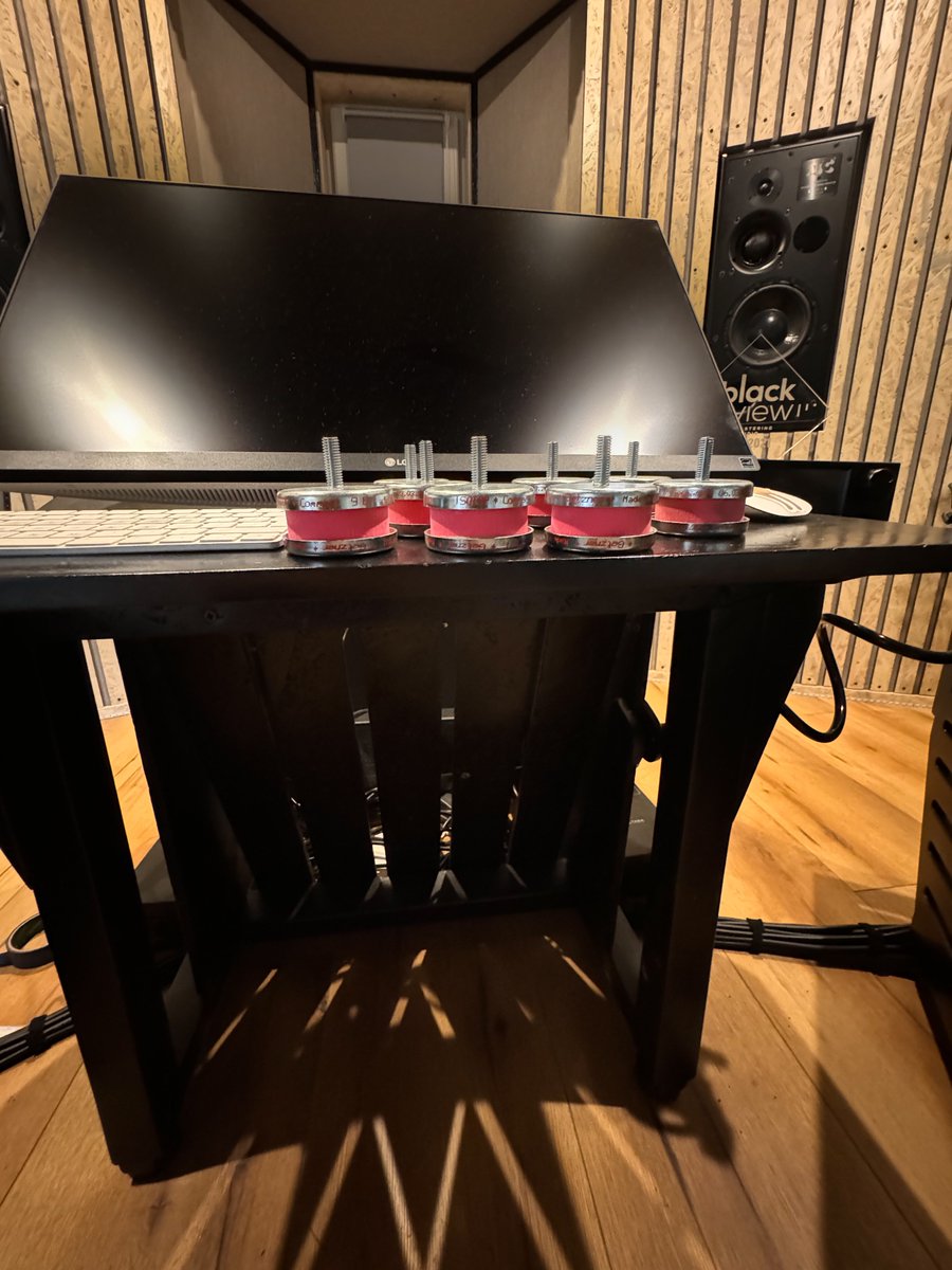 blackviewstudio's tweet image. 🎛️System skalibrowany na nowo i tym samy mamy jeszcze większą kontrolę nad najniższym pasmem. (Bardziej dokładną) 🆙 👌🙂
Udało nam się obliczyć częstotliwość rezonansową na poziomie 10hz całego systemu.
Więcej info na moim IG @blackviewstudio
.
#blackviewstudio
#mixandmastering