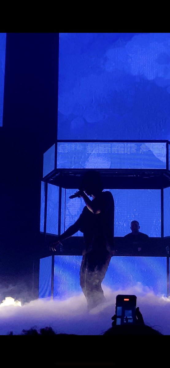 __alrick__'s tweet photo. Encore une année où c’est Tsuki qui fera le meilleur concert ! Merci @solaluneoff pour ce zénith 🌙㊗️ https://t.co/07z0cm1i0d