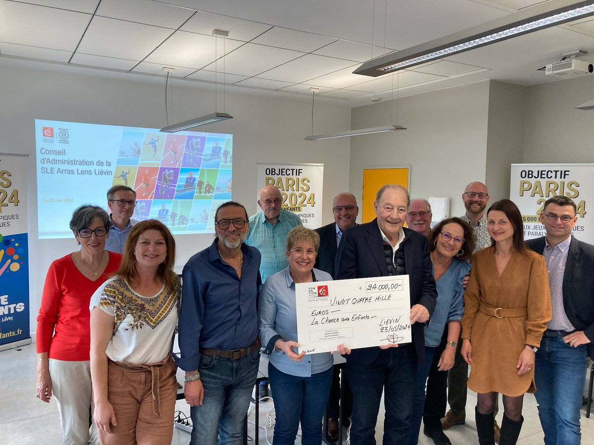 Les administrateurs de la SLE Arras Lens Lievin #CD62 se sont réunis chez l’association la Chance aux enfants et sa présidente Rachel Monteiro a remis à Gervais Martel son emblématique président un don de la Fondation d’entreprise @CEHDF pour le programme Objectif Paris 2024