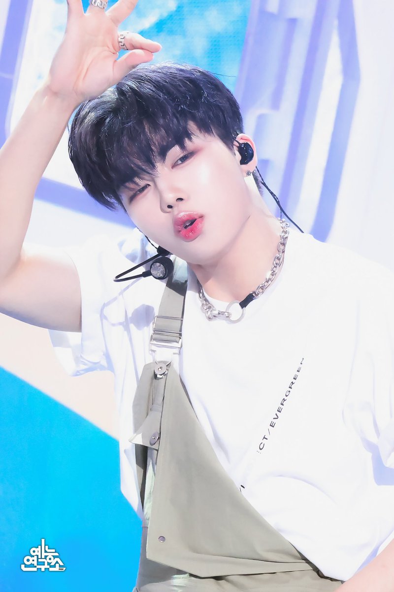 껀앵 tweet media