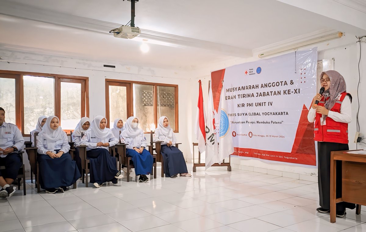StikesSURGA's tweet photo. bpk Suyatno, S.Pd.I, M.Pd.I (Wakil Ketua III STIKes Surya Global), bpk Herbakti Nur Ch.,S.Sos (Pembina KSR PMI STIKES Surya Global), Pengurus KSR PMI Unit IV STIKES Surya Global periode 2023-2024, perwakilan BEM, DPM, UKM dan HMJ se-STIKES Surya Global. https://t.co/C0wN78es3y