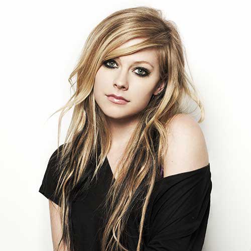 alitamoli04's tweet photo. @denissedata 

Según Bautista Denu es igual a Avril Lavigne.
Qué opinan ustedes? 
@AvrilLavigne #gh #bautista https://t.co/Twu0iVbMPh