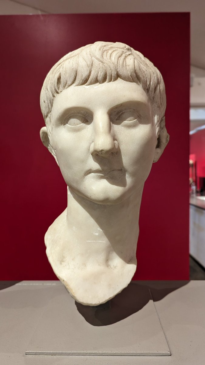 AgrippinaRoma's tweet photo. Joyeux anniversaire #Germanicus ! https://t.co/qiTsqZdahq